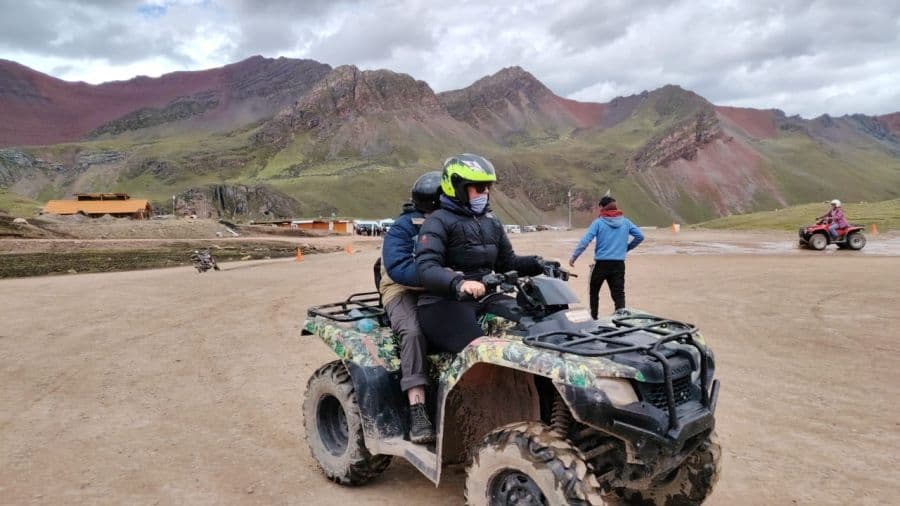Montaña de Colores con Cuatrimotos